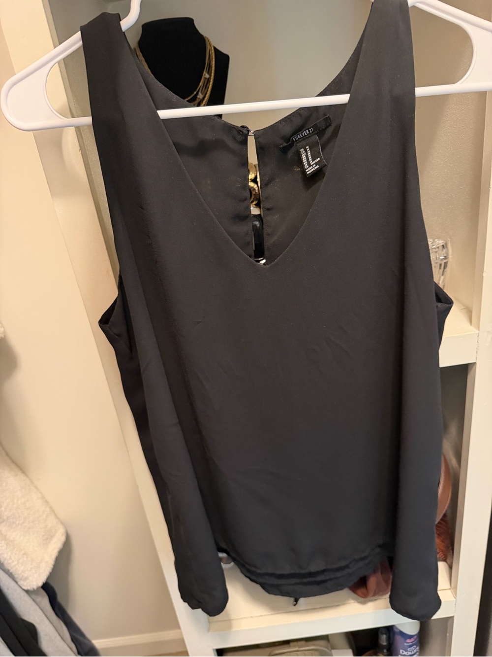 Forever 21 Black V-Neck Sleeveless Camisole